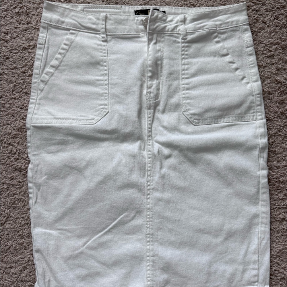 Suzanne Betro White Midi Pencil Skirt with Front Patch Pockets
